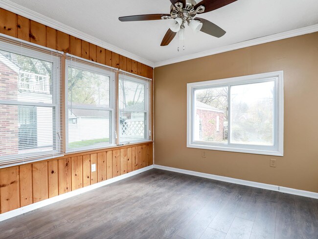 Foto del edificio - 13084 Corbett Ave