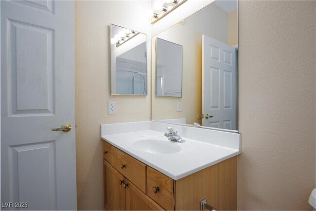 Foto del edificio - 10525 Pine Glen Ave