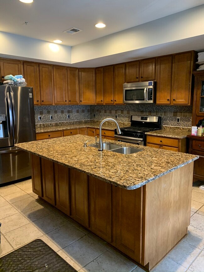 Building Photo - 2673 Sheffield Hill Way