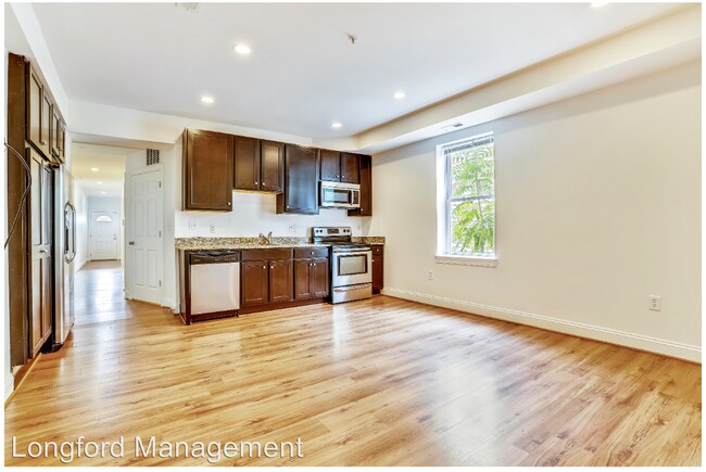 Foto del edificio - 709 Irving St NE