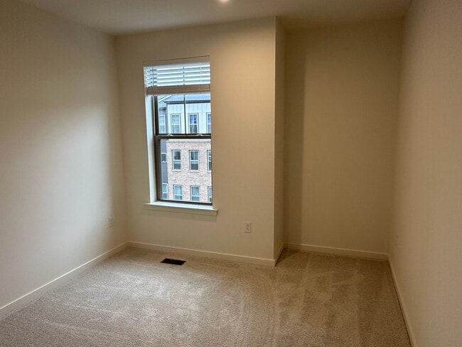 Foto del edificio - 20973 Bluebird Sq