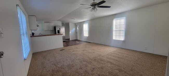 Building Photo - Ready to Move in