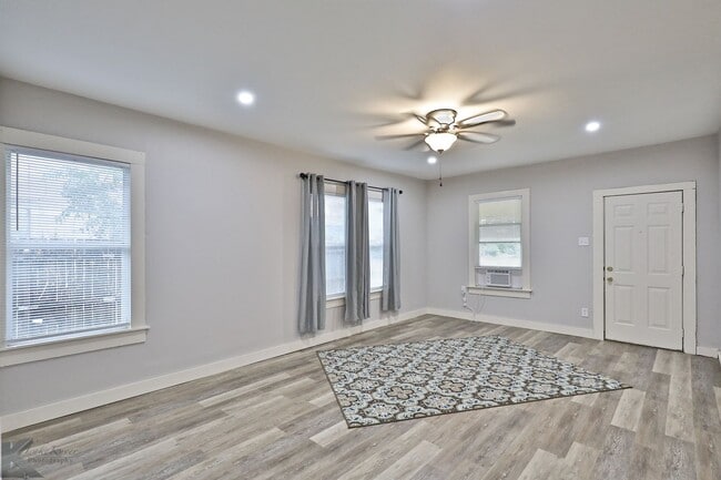 Foto del edificio - 882 Clinton St