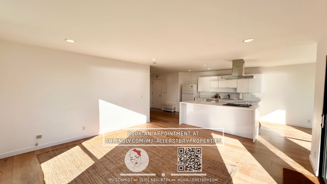 Foto del edificio - One of a kind 2bd/2bth with breathtaking views of the Bay, includes water, garbage, 1 parking spo...