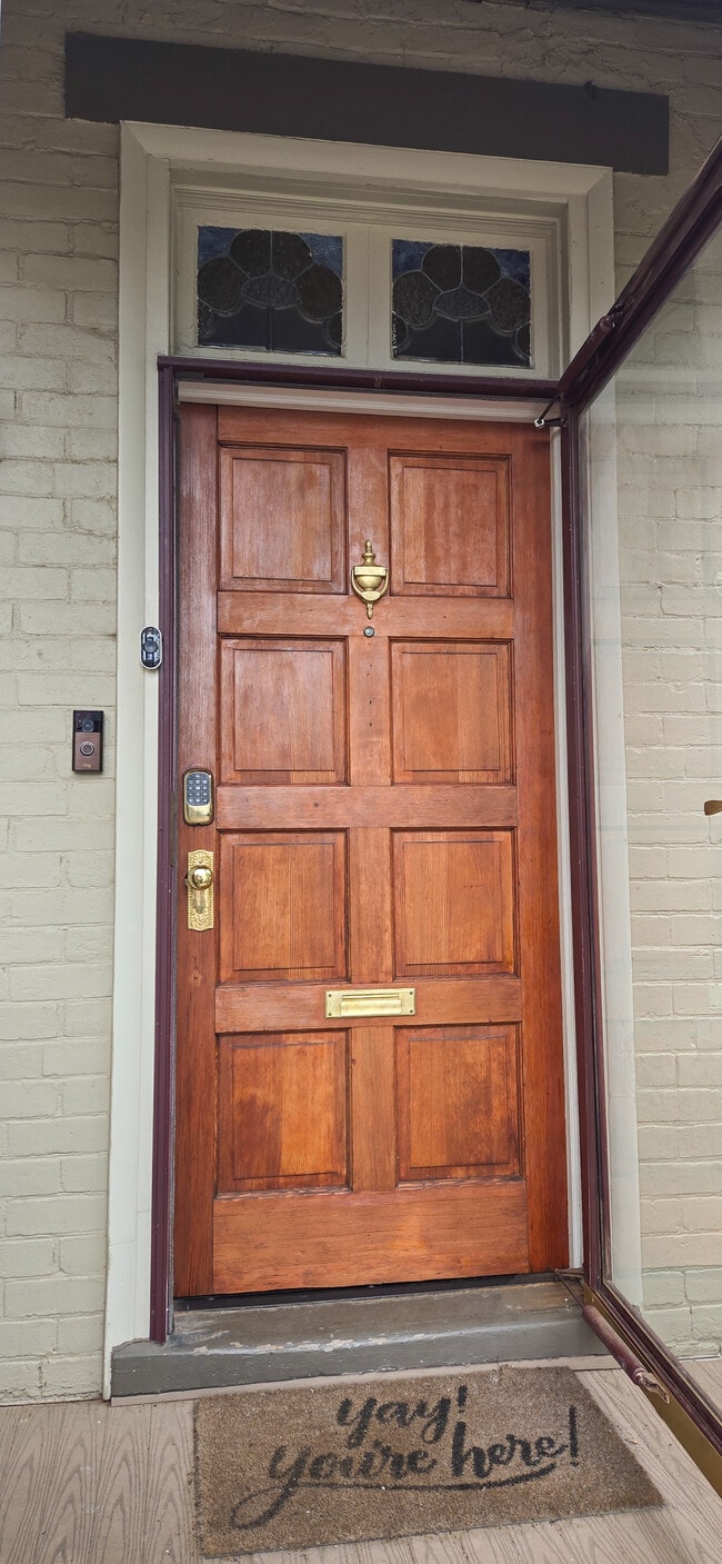 Building Photo - 209 W Clay St
