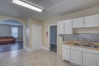 132 W Mt Vernon St