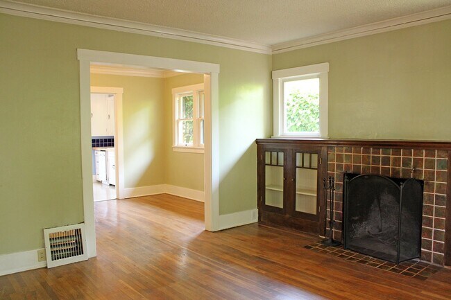 Building Photo - Delightful Rose City 2+ Bed Bungalow with ...