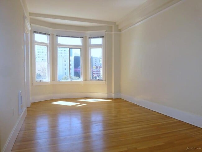 Building Photo - 550 Larkin St