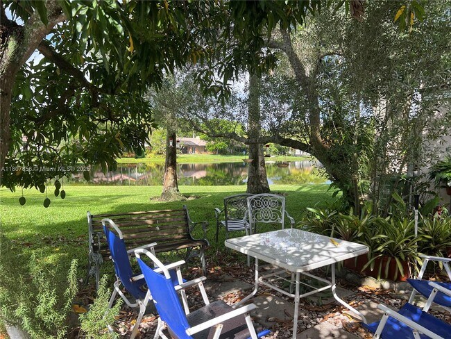 Foto del edificio - 1544 Springside Dr