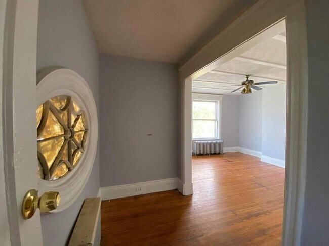Building Photo - 18 A Jewett place