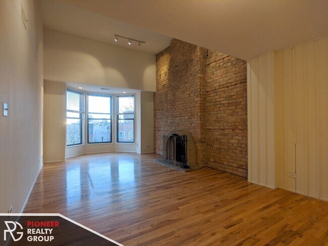 Building Photo - 606 W Surf St