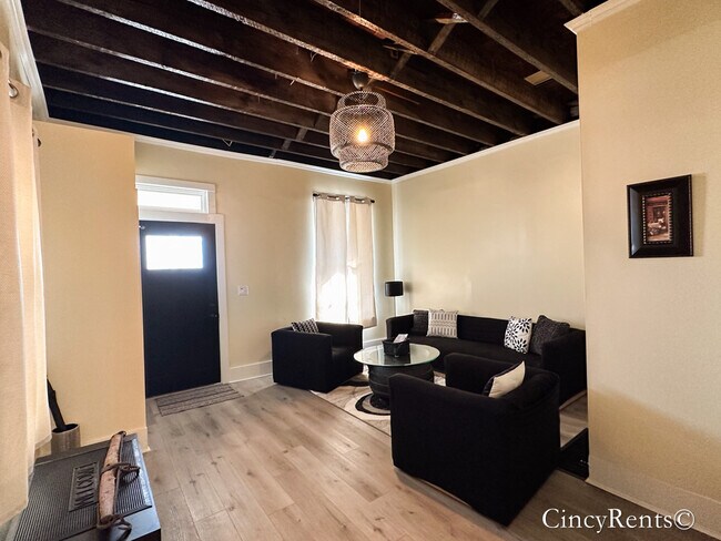 Building Photo - 2456 Riverside Dr