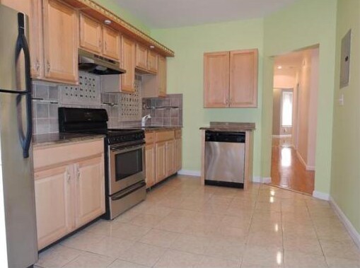 Primary Photo - 176 Hyde Park Ave