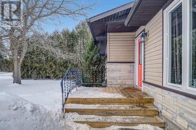 Building Photo - 1949 Stittsville Main St