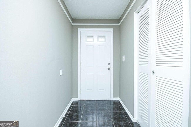 Building Photo - 42 Little Silver Ct