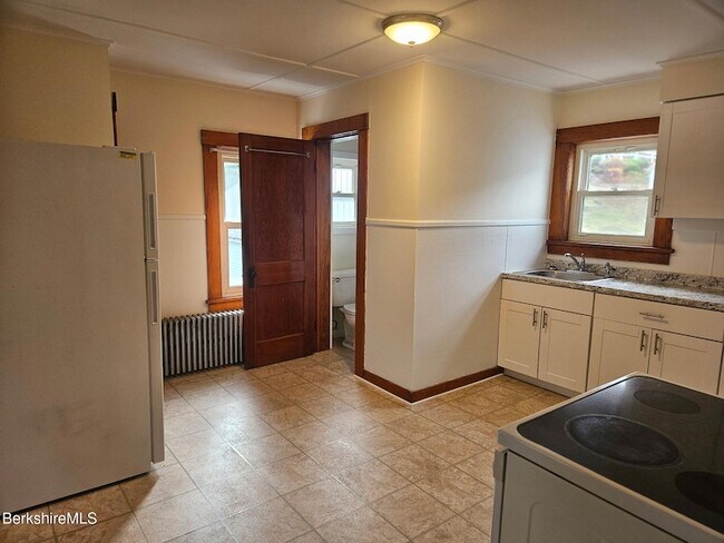 Foto del edificio - 1 Edward Ave