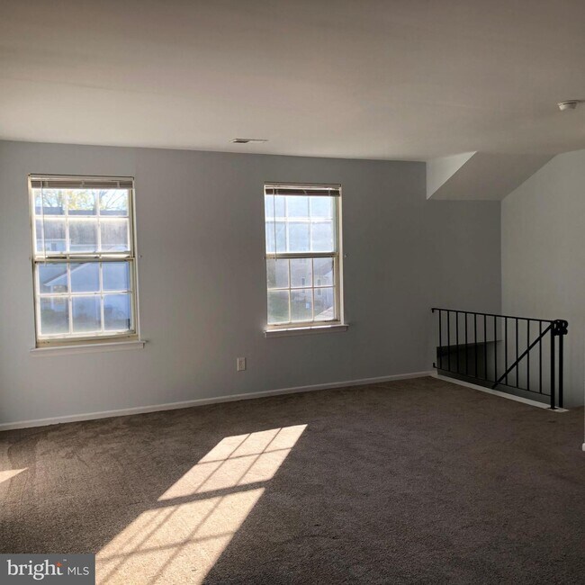 Building Photo - 1652 Bluebird Dr
