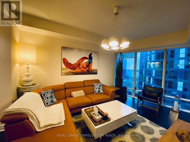 Building Photo - 8 The Esplanade