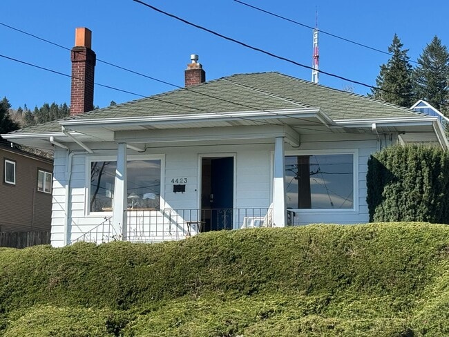 Photo - Fully Furnished 2 Bed 1 Bath W/ ALL Utilit... House