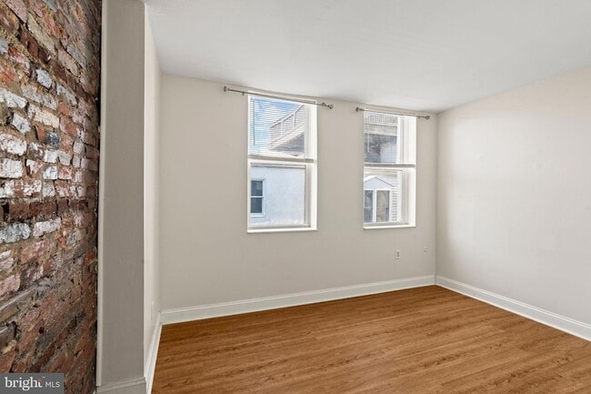 Building Photo - 618 South St