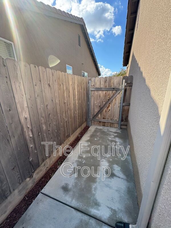 Building Photo - 3240 N Kent St