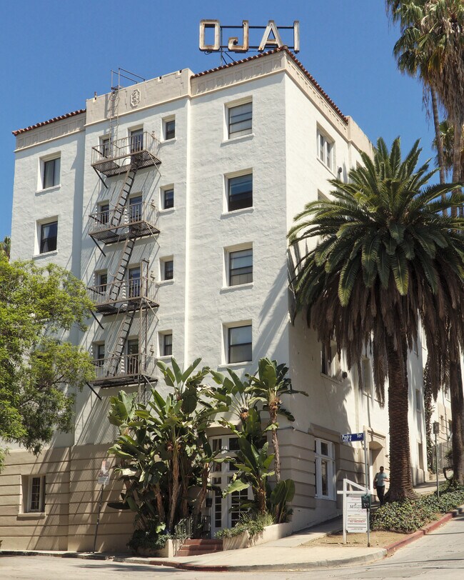 Foto del edificio - 1929 Whitley Ave