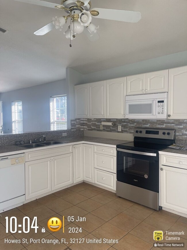 Building Photo - 3 bedroom, 2 bathroom Port Orange