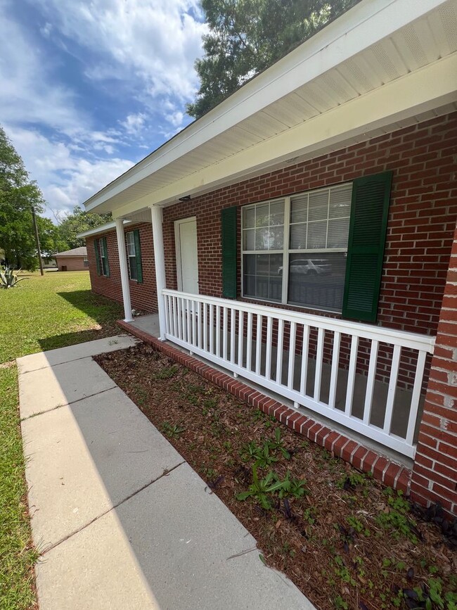 Foto del edificio - Nice Updated Home- Quincy FL