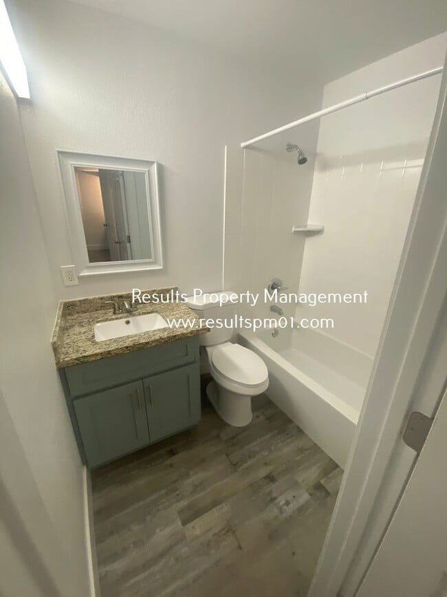 Building Photo - Charming 2 Bed 2 Bath Duplex