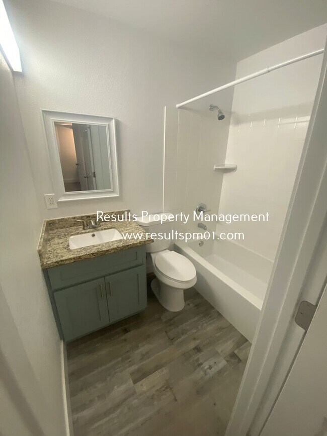 Foto del edificio - Charming 2 Bed 2 Bath Duplex