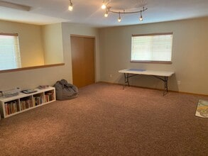 Building Photo - 564 NW Oxford Pl