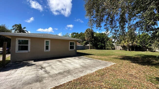 Building Photo - $ 2,395.00 - 2 Beds / 1 Bath, no deposit o...