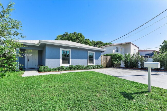 Building Photo - 901 20th St