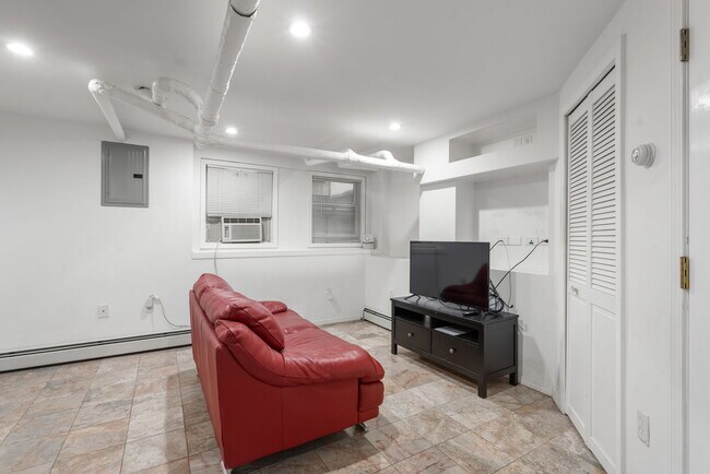 Building Photo - 407A Broadway