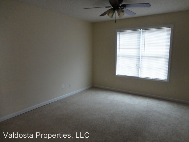 Building Photo - 3 br, 2 bath Apartment - 215 Gard Street