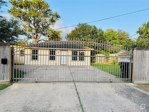 Building Photo - 7604 Kingsley St