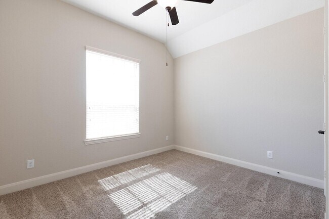 Foto del edificio - 28006 Laurel Garden Ln