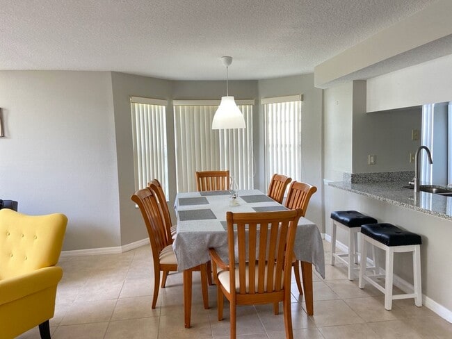 Building Photo - 5012 Laguna Bay Cir