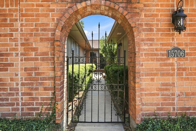 Foto del edificio - 15706 Cavendish Dr