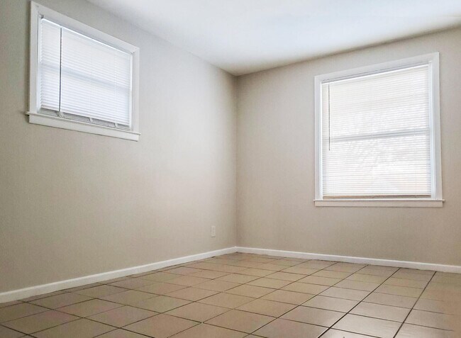 Foto del edificio - 5693 N 36th St