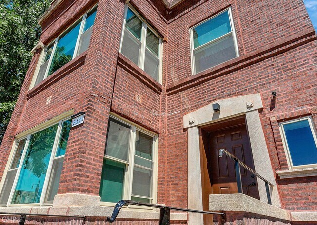 Building Photo - 2342 W Jackson Blvd