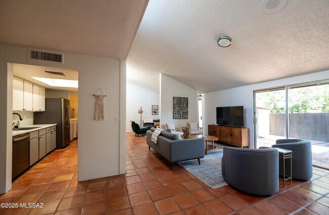 Foto del edificio - 5701 N Glen Creek Dr