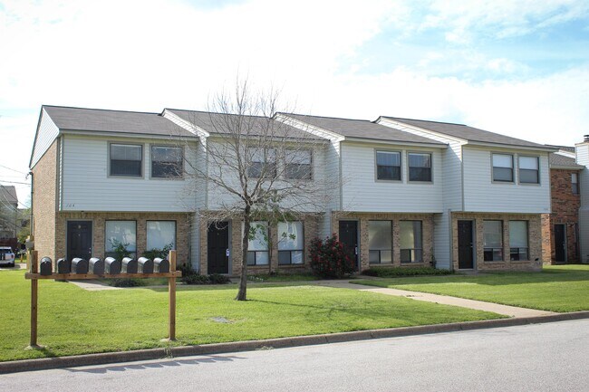 Foto del edificio - 704 San Pedro Dr