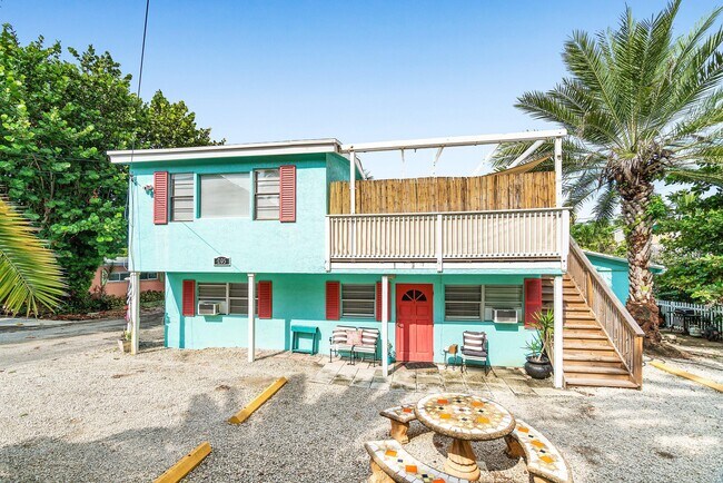 Building Photo - 205 Coral Rd
