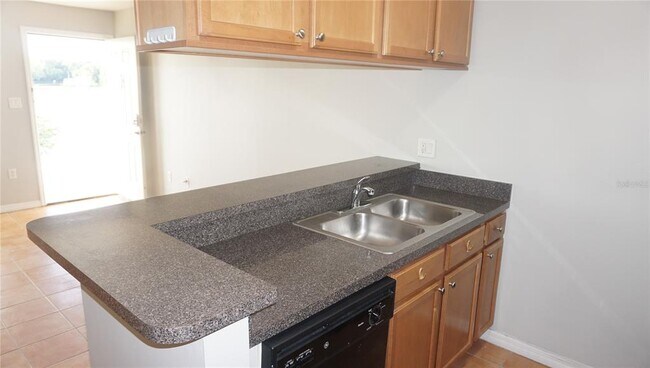 Building Photo - 220 Lake Parsons Green