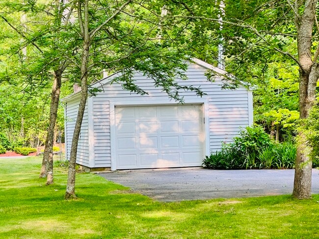 Building Photo - 45 Hannas Rd