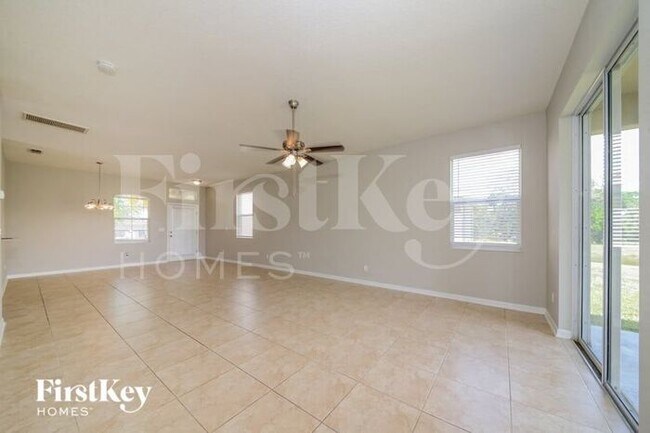 Building Photo - 7228 53rd Pl E