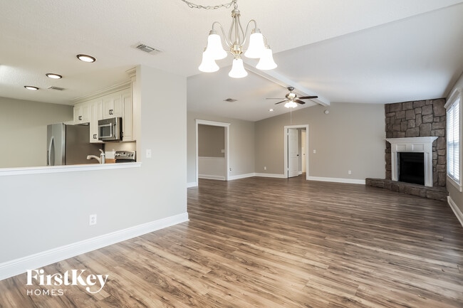 Building Photo - 6181 Island Forest Dr