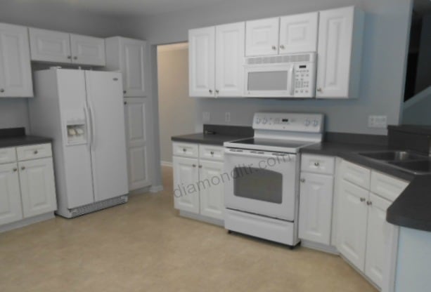 Building Photo - Three Bedroom Home in Pinecrest with Garage