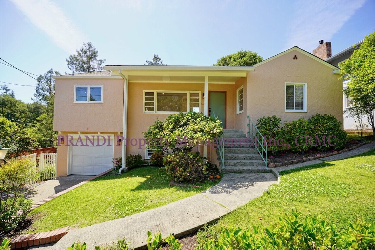 Primary Photo - Freshly Renovated, Gorgeous Single Family ...